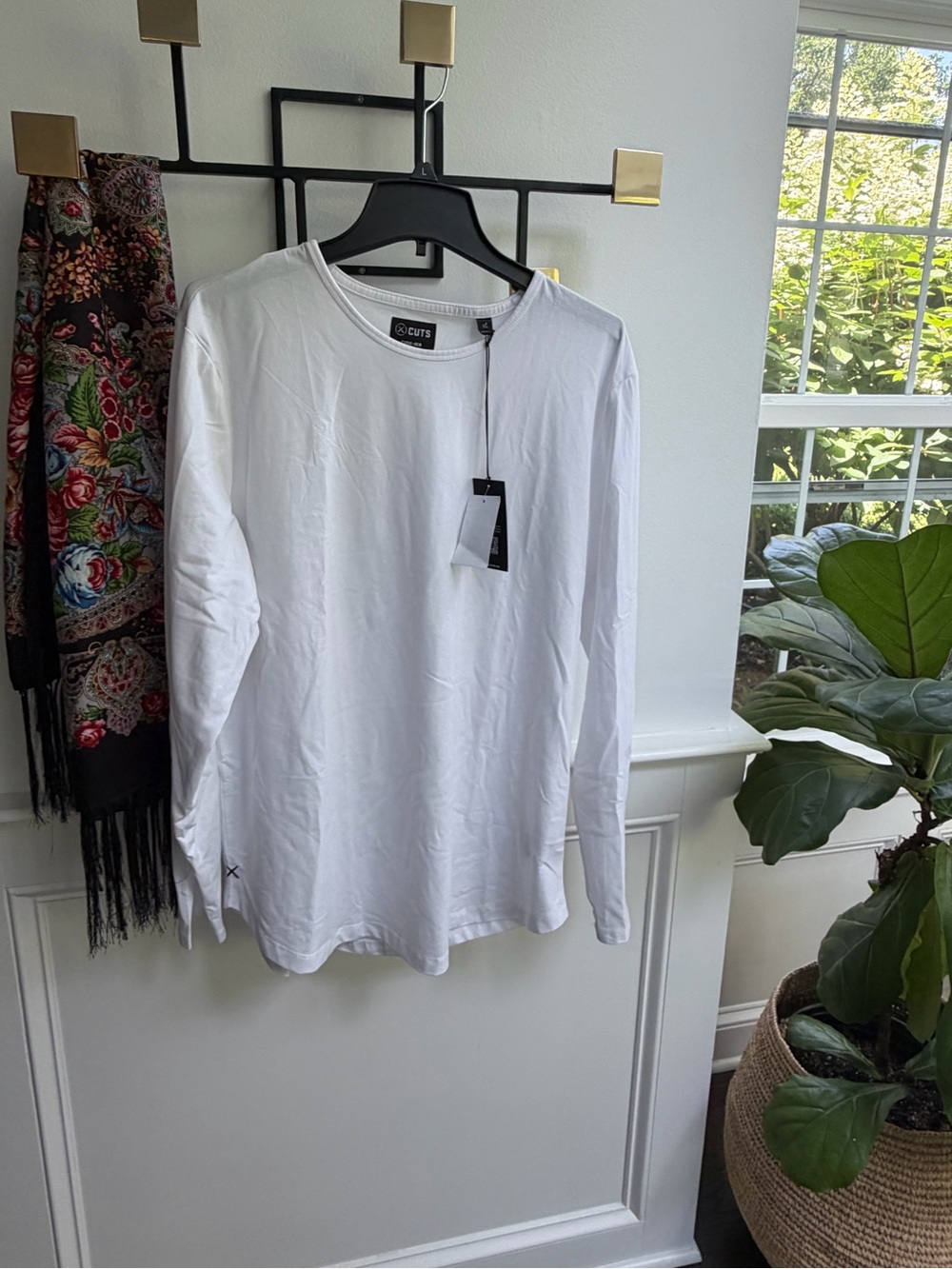 NWT CUTS Clothing Curve-Hem Long Sleeve Crew Tee White XXL